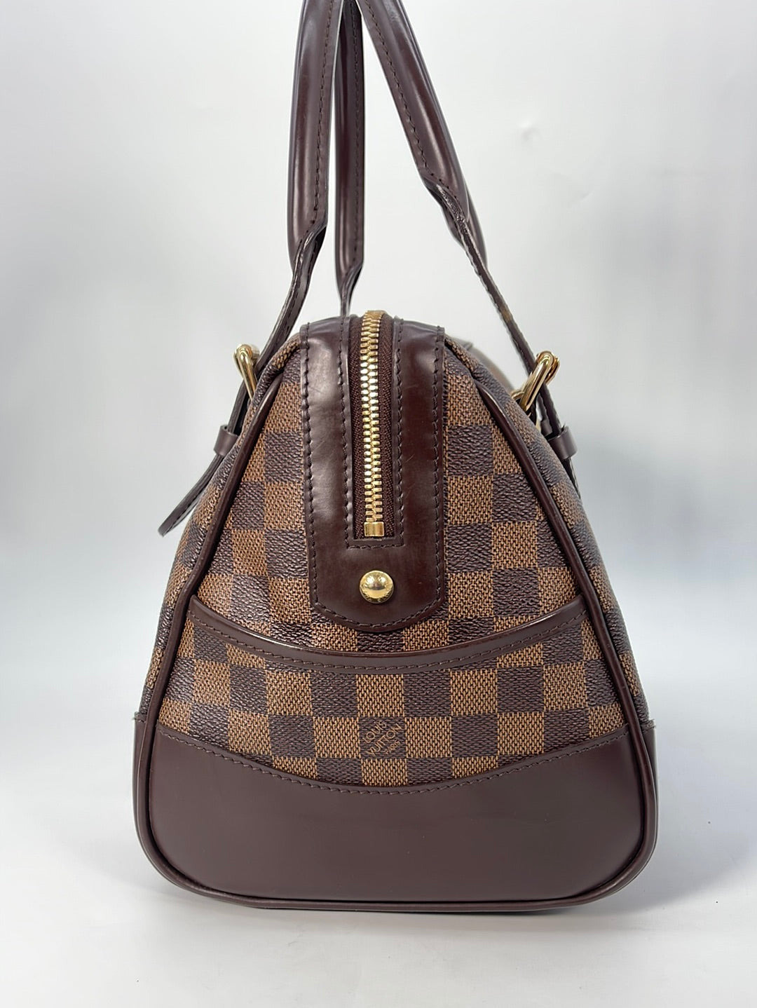 Berkeley leather handbag Louis Vuitton White in Leather - 25159472