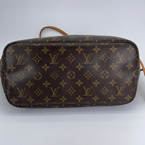 louis vuitton 2007 pre owned neverfull tote bag item, White Louis Vuitton  Taurillon Monogram Solar Ray A4 Clutch Bag
