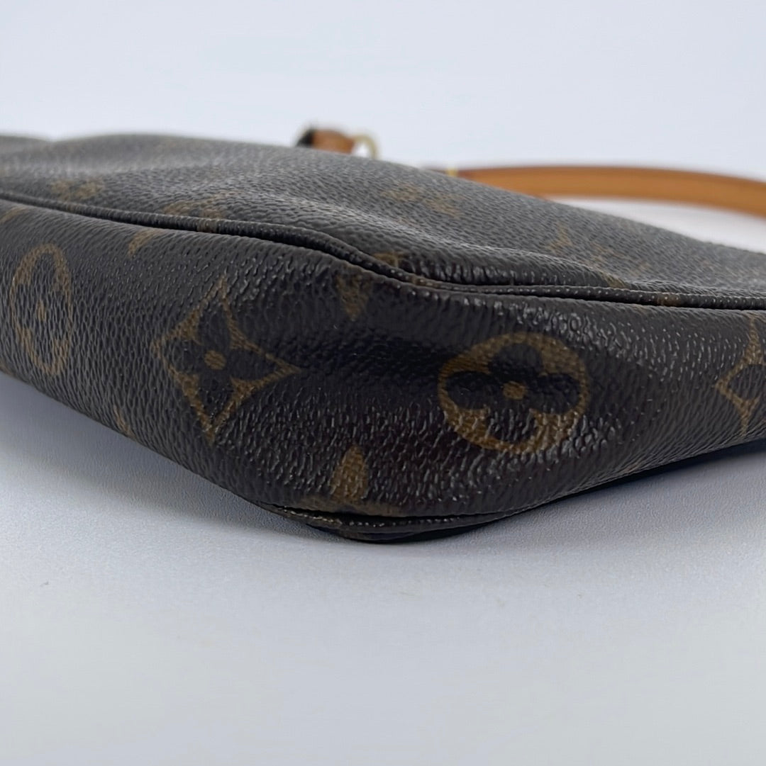 Takeoff Pouch, Used & Preloved Louis Vuitton Pouch/Pochette