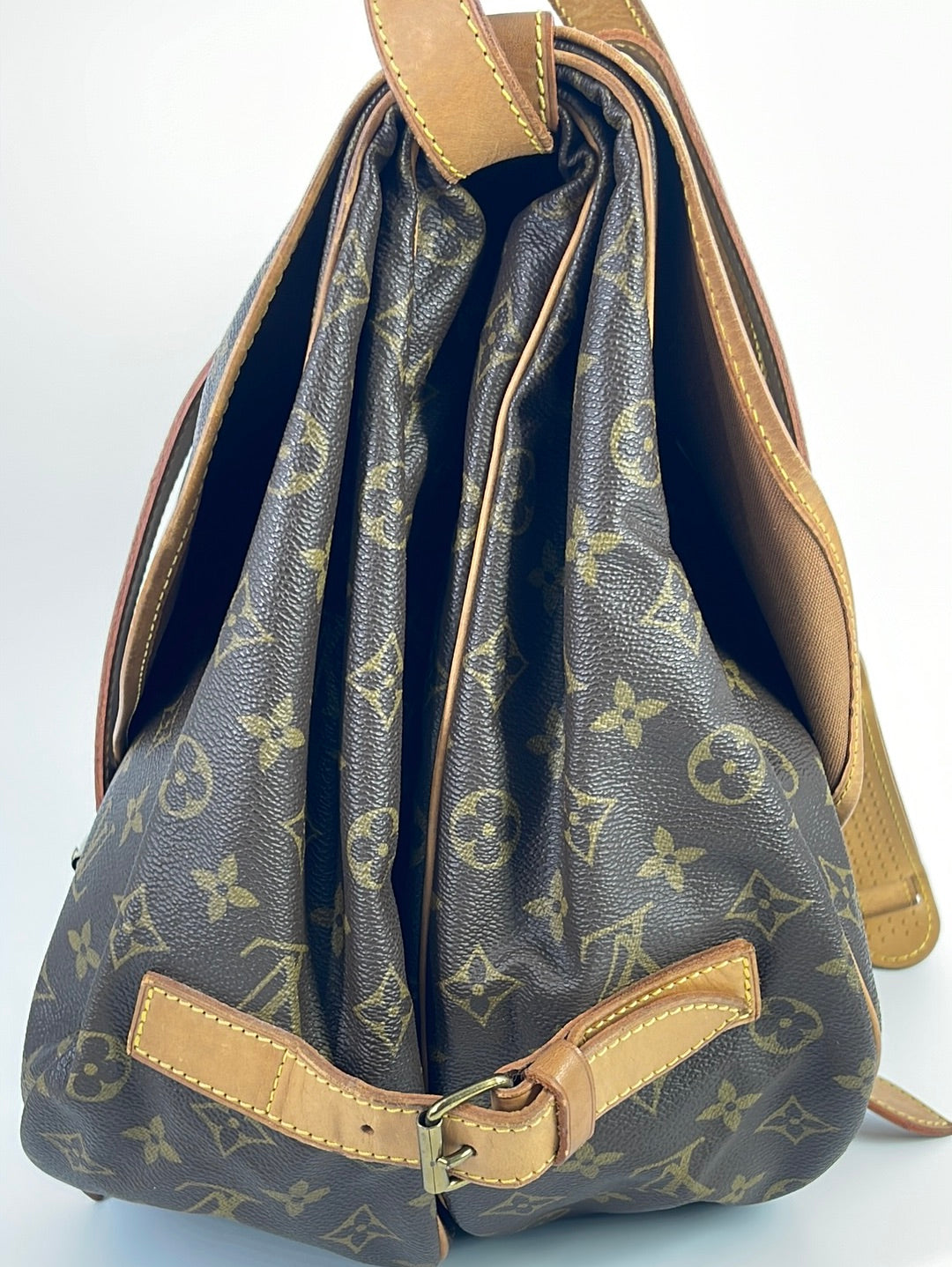 Louis Vuitton Classic Monogram Canvas Saumur MM Messenger Bag. , Lot  #77017
