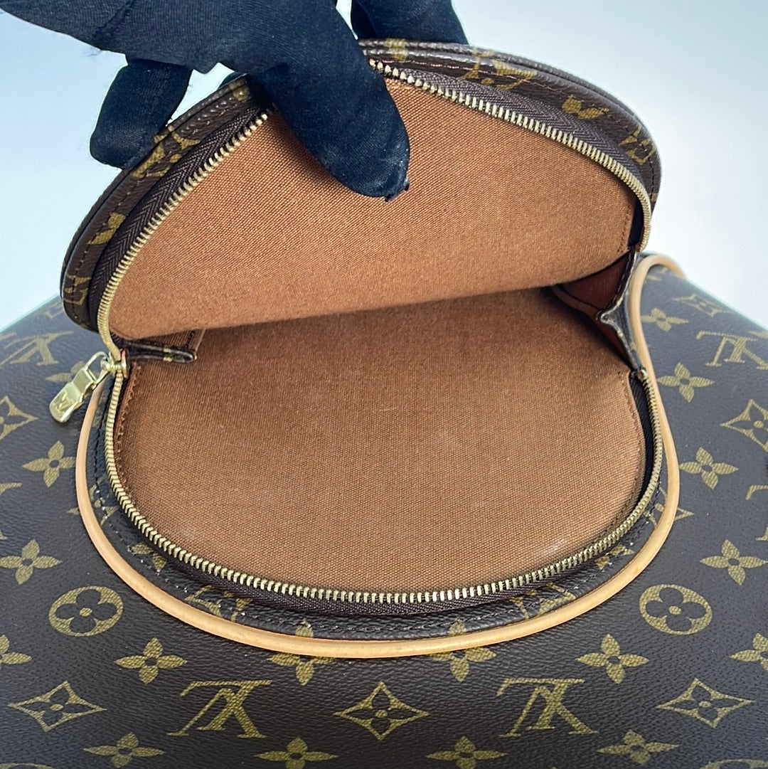 Shop Louis Vuitton Handbags (M46212) by LESSISMORE☆