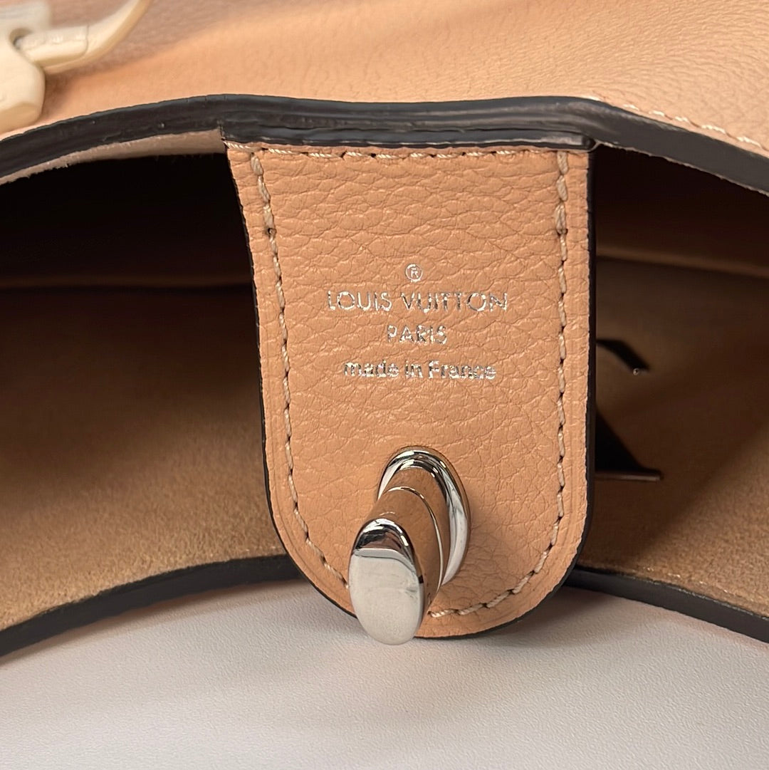 PRELOVED Louis Vuitton Lockme Beige Leather Hobo AR5128 032423 –  KimmieBBags LLC