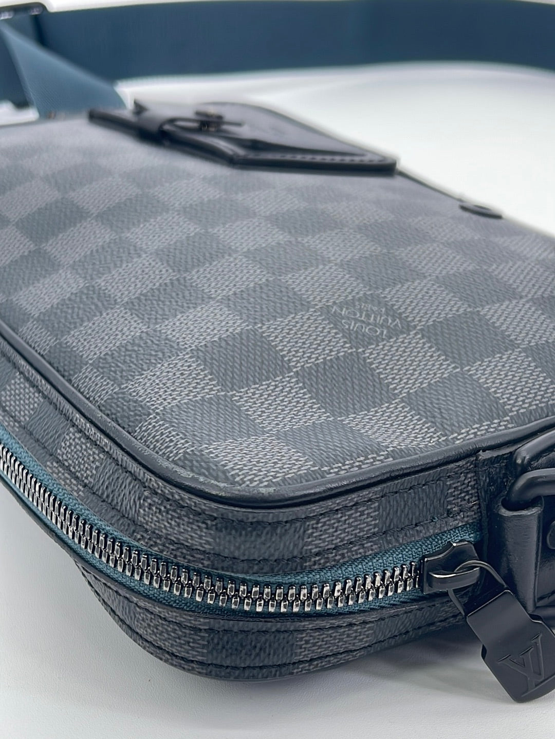 PRELOVED Louis Vuitton Damier Graphite Alpha Crossbody Bag CA1199