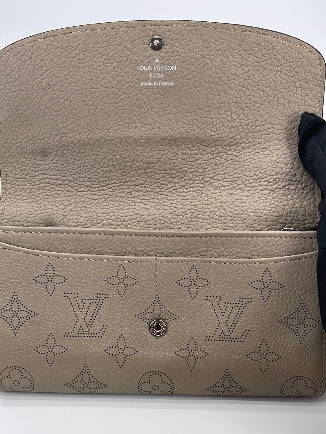 Preloved Louis Vuitton Beige Mahina Leather Iris Wallet TN0156