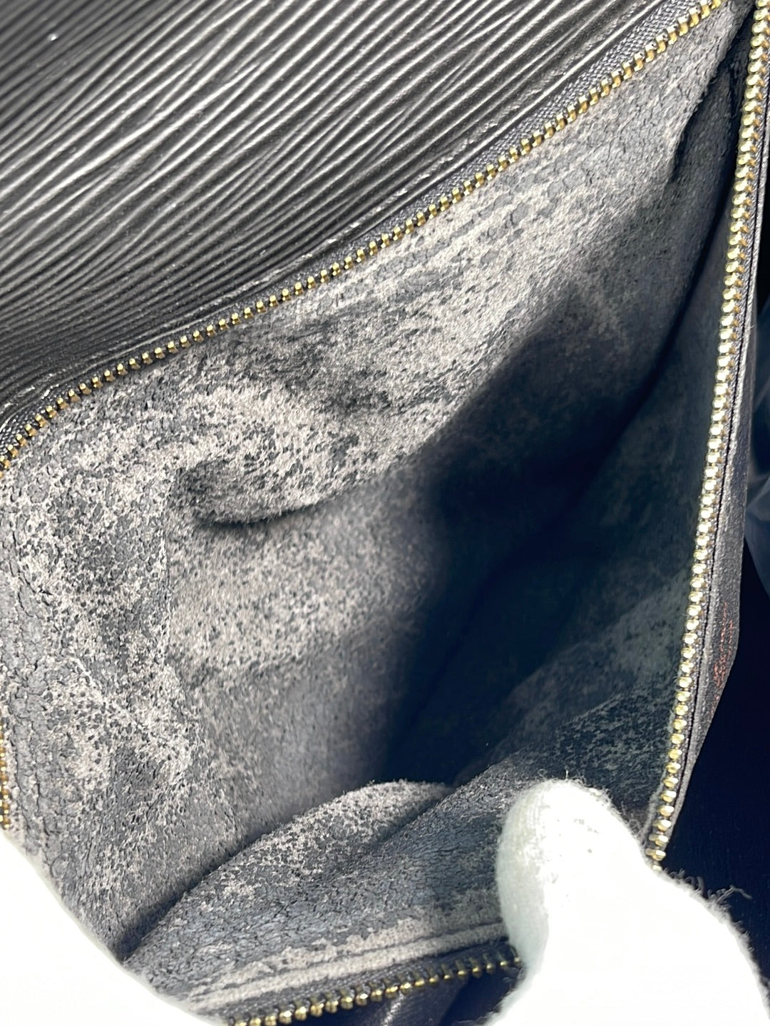 Vintage Louis Vuitton Pochette Sellier Dragonne Epi Black Leather Clut –  KimmieBBags LLC