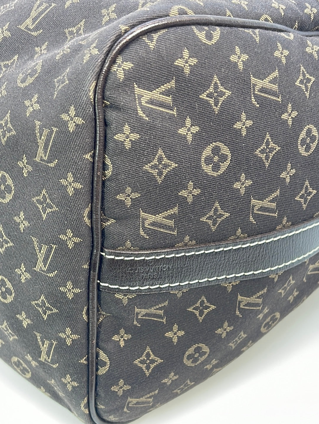 How To Clean Louis Vuitton Bag In 5 Minutes! (NEVERFULL