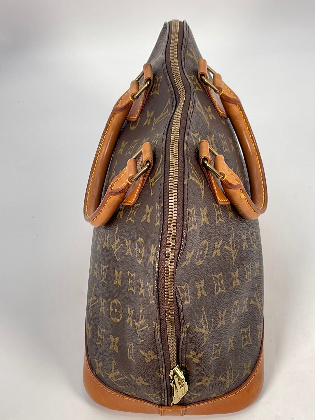 LOUIS VUITTON Monogram Alma Hand Bag LV VI0926 – LuxuryPromise