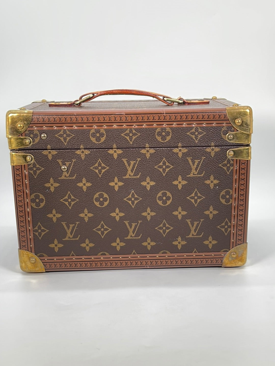 Louis Vuitton Boite Flacons Beauty Trunk Train Case Red Epi  Vintage home  accessories, Red home accessories, Louis vuitton