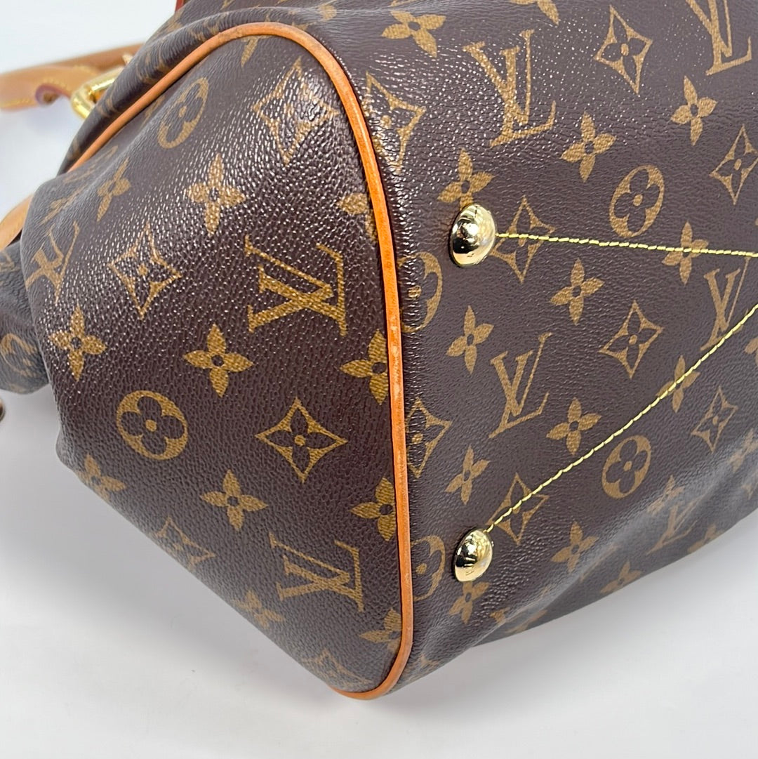 Shop Louis Vuitton Leather Elegant Style Logo Shoulder Bags (M22891,  M22890) by MiuCode