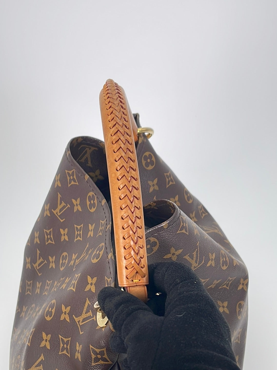 Authentic Louis Vuitton Artsy MM Monogram Canvas Shoulder Bag tote