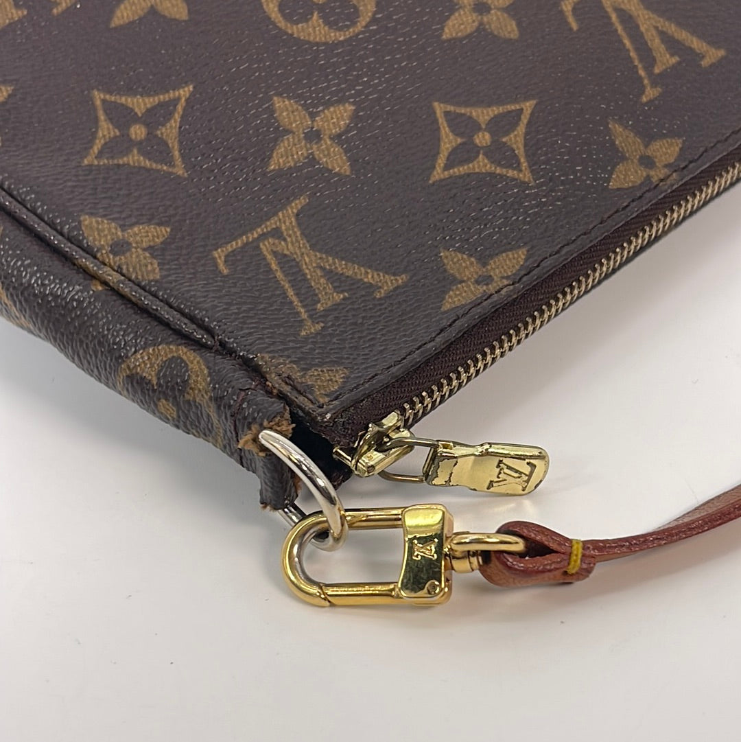 Louis Vuitton Monogram Pochette Accessories Authentic Pre LOVED serial#  SD0022