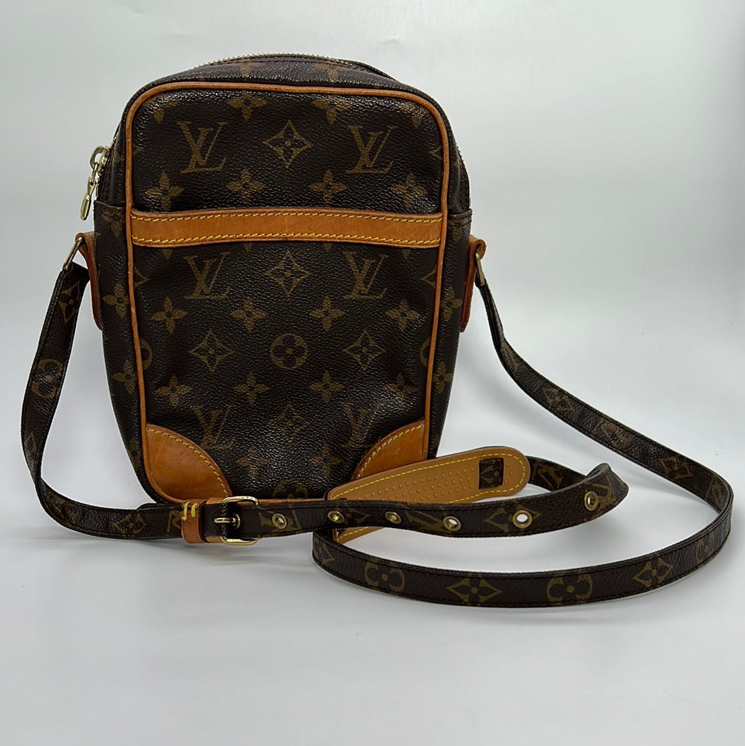 Auth Louis Vuitton Monogram Mini Poche Danube Shoulder Cross Bag