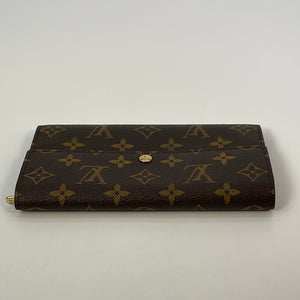 Authentic Louis Vuitton Sarah Crossbody Converted Wallet (CA1142)
