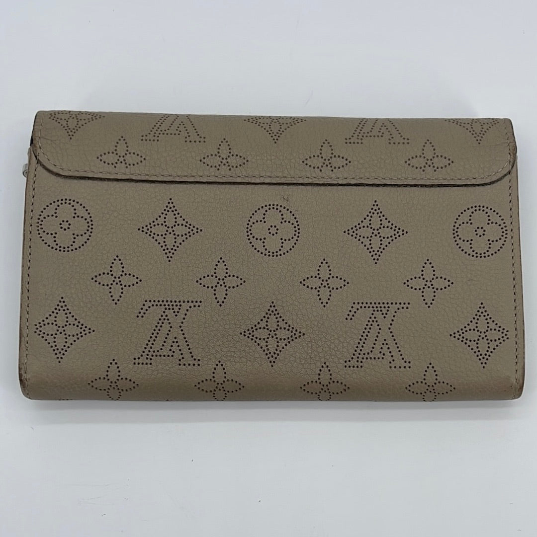 💥SOLD💥Louis Vuitton Mahina leather beige wallet