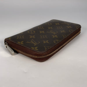 WHAT 2 WEAR of SWFL - Just in… HTG!!! Purchased 7/01/21. Louis Vuitton  Vertical Zippy Wallet on a detachable chain. The front pocket is perfect  for a phone. Receipt, box, dustcover, and