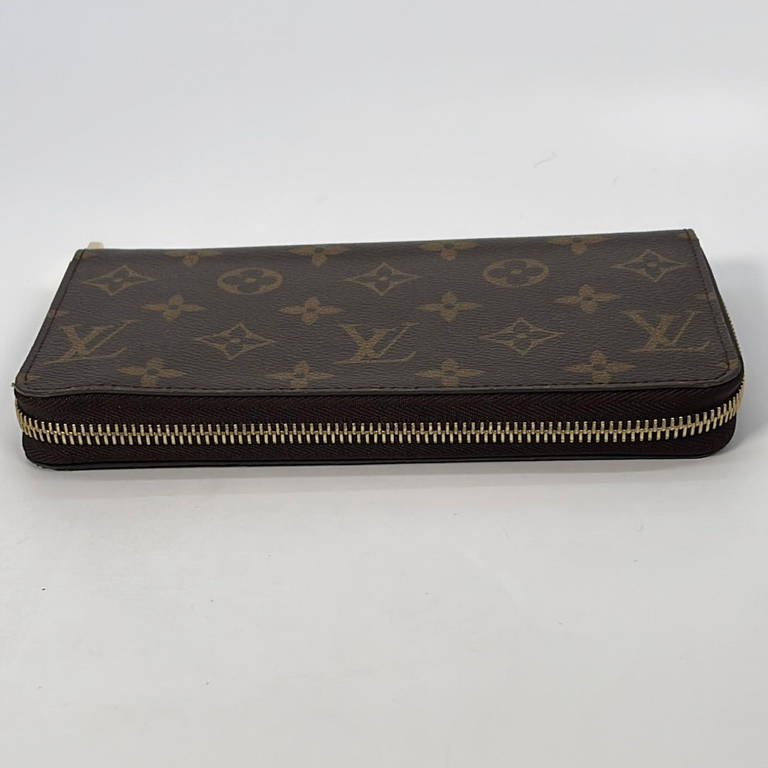 Louis Vuitton Wallets Khaki Cloth ref.67442 - Joli Closet
