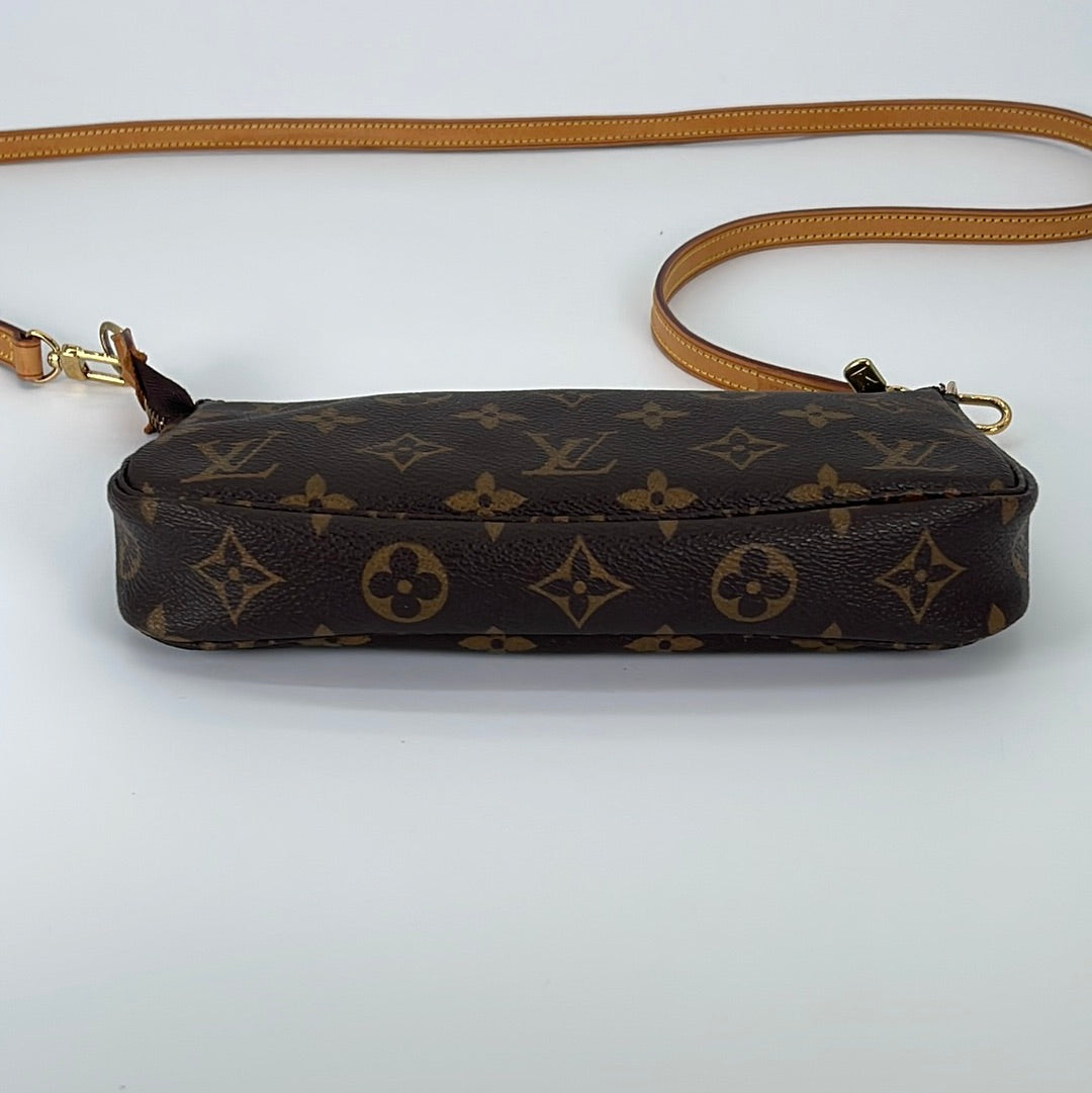 Takeoff Pouch, Used & Preloved Louis Vuitton Pouch/Pochette