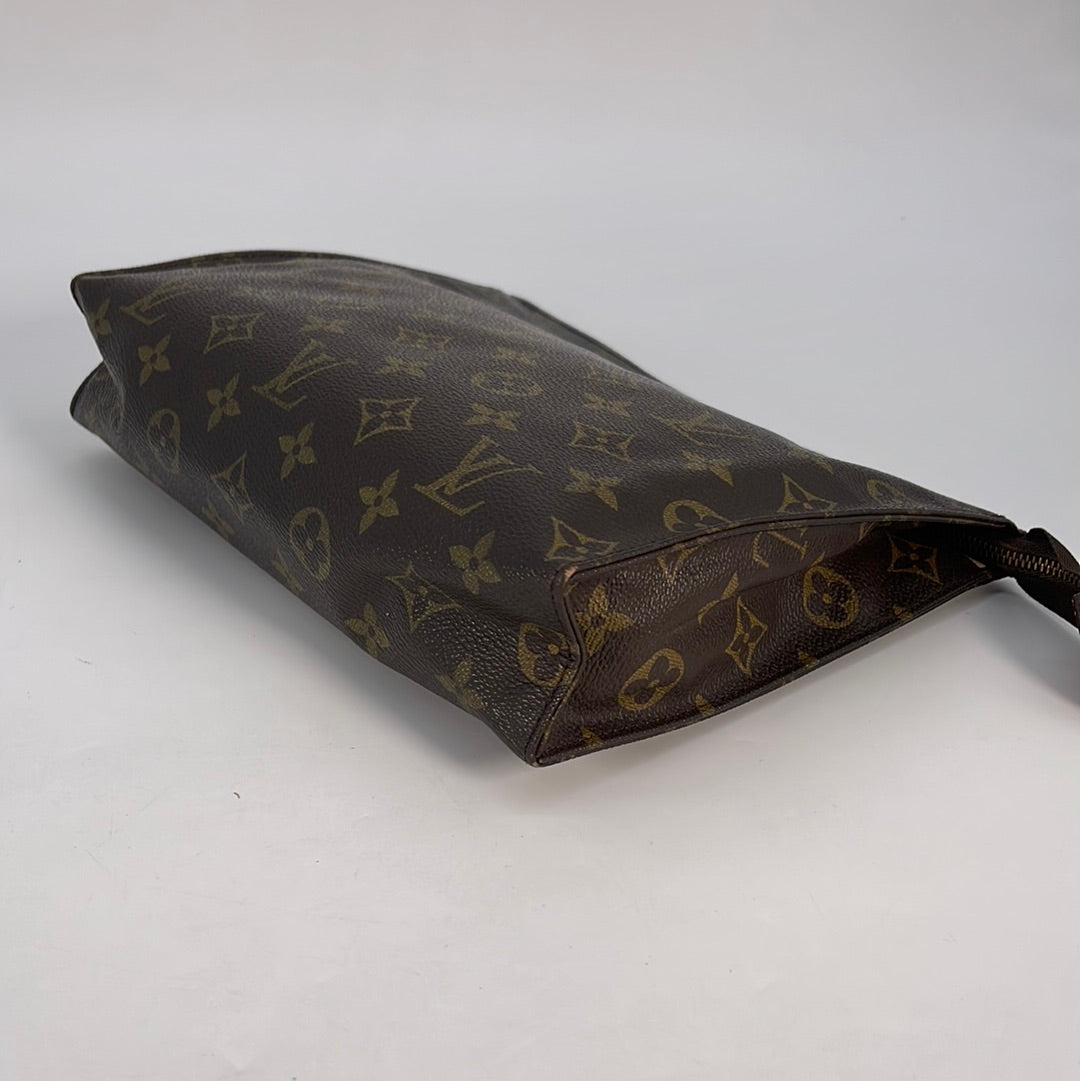 Vintage Louis Vuitton Monogram Toiletry 26 Pouch VC8TTX2 052323 –  KimmieBBags LLC