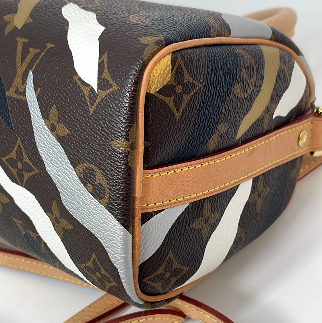Calling all LV lovers! Check out this Speedy Bandouliere, in