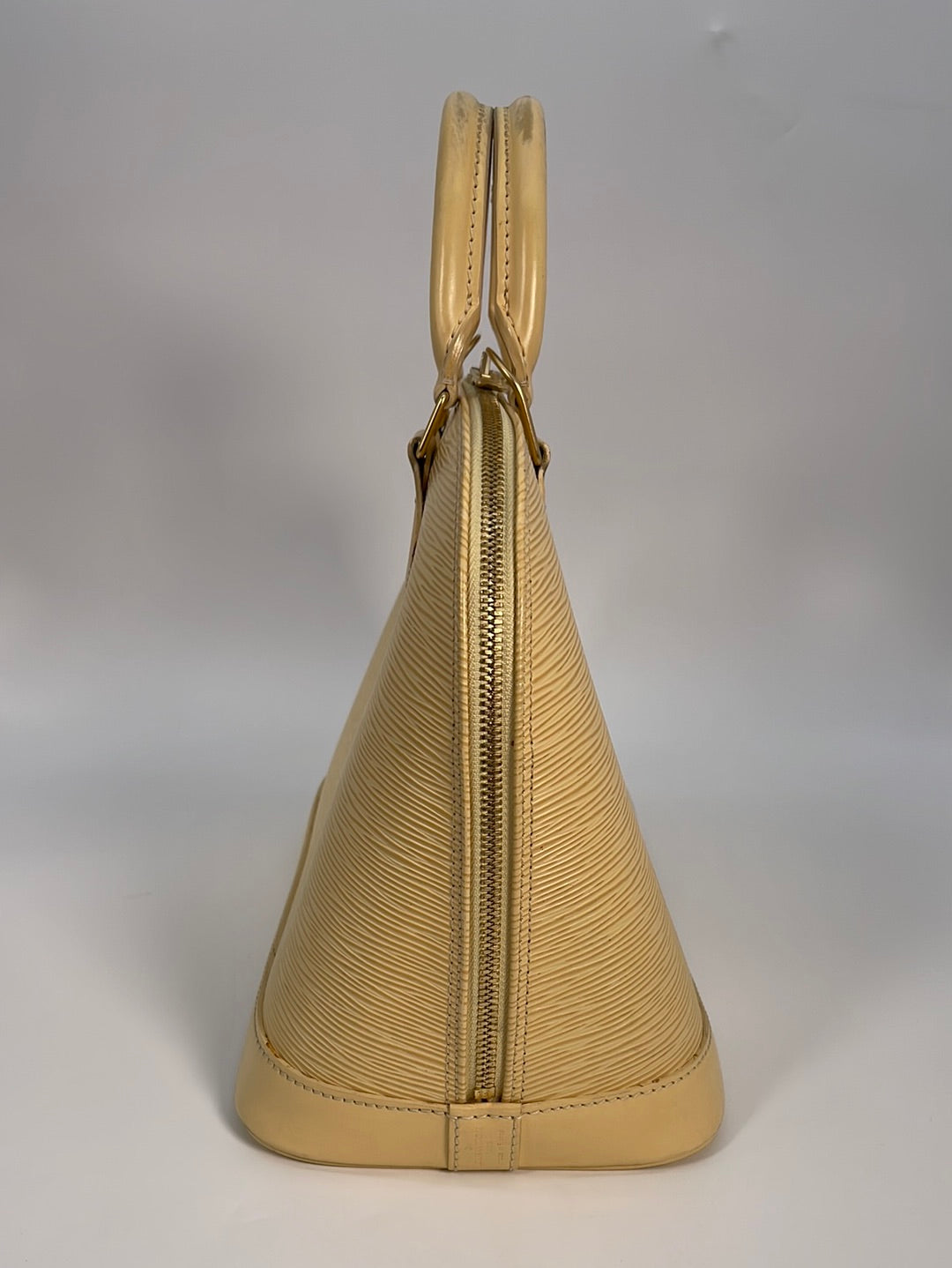 Louis Vuitton Alma Handbag 372610