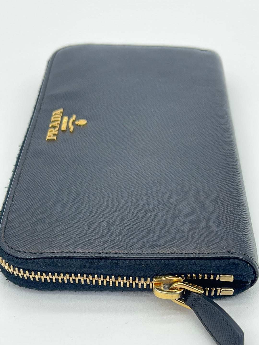 Black saffiano leather zip-around card case