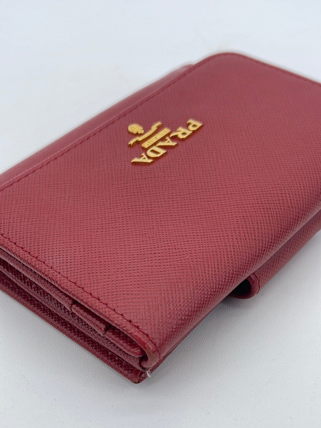 Prada Saffiano Rosso Red Snap Bifold Wallet – Queen Bee of Beverly