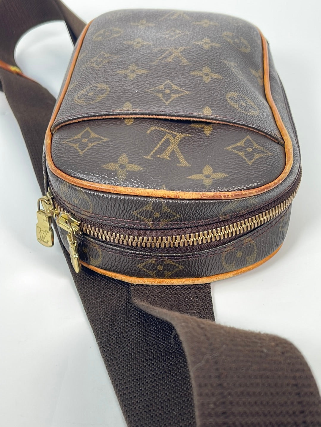 Louis Vuitton Vintage Monogram Canvas Pochette Gange Sling Bag