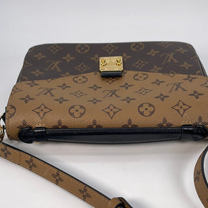 Preloved Louis Vuitton Pochette Metis Monogram Canvas Bag DU1146 01172 –  KimmieBBags LLC