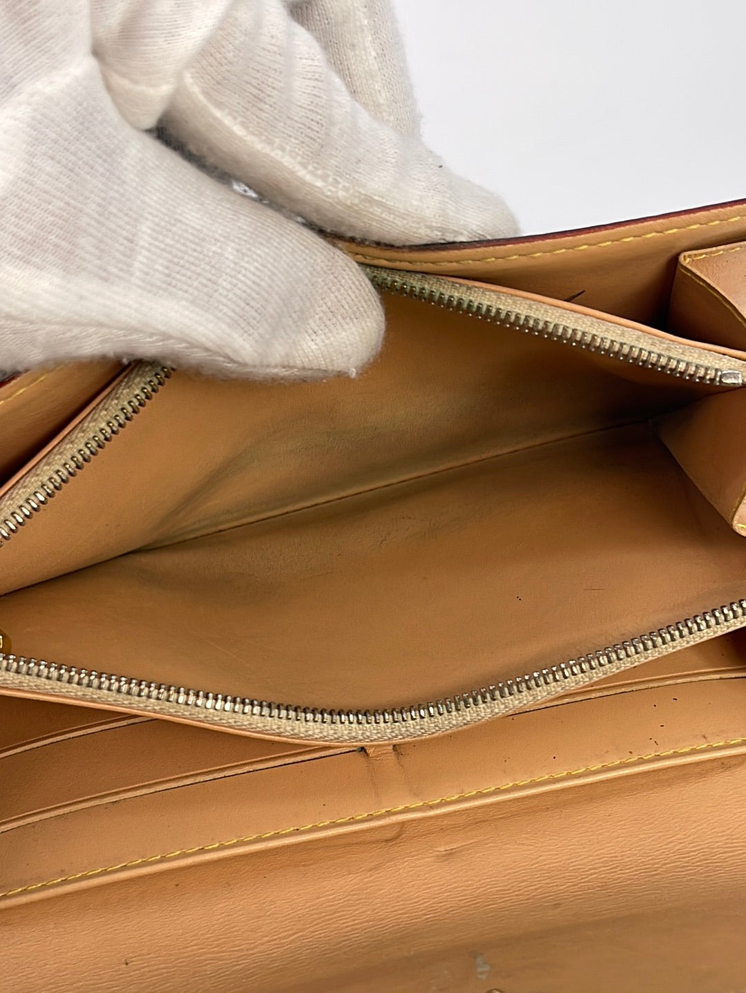 Louis Vuitton Monogram Ellipse MM Handbag #2030M  Louis vuitton, Louis  vuitton gifts, Louis vuitton sarah wallet