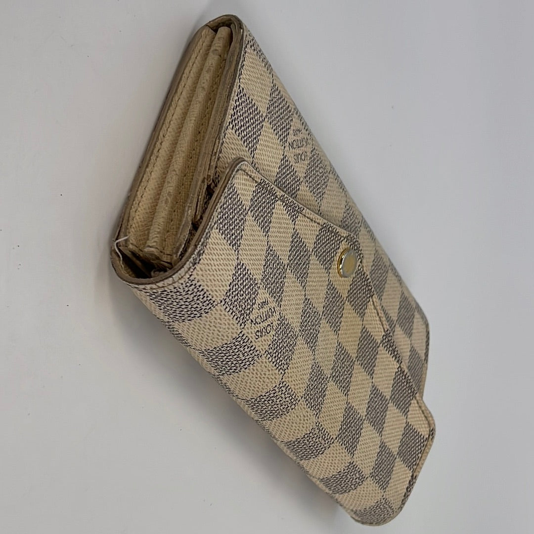 Louis Vuitton Sarah Wallet Damier ○ Labellov ○ Buy and Sell