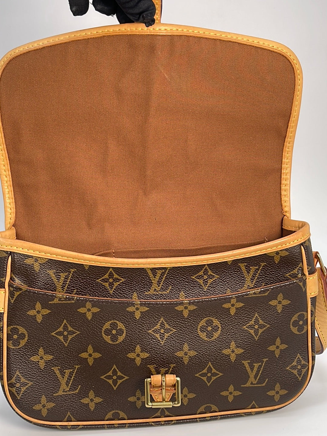 Louis Vuitton Sologne Crossbody monogram canvas – JOY'S CLASSY COLLECTION