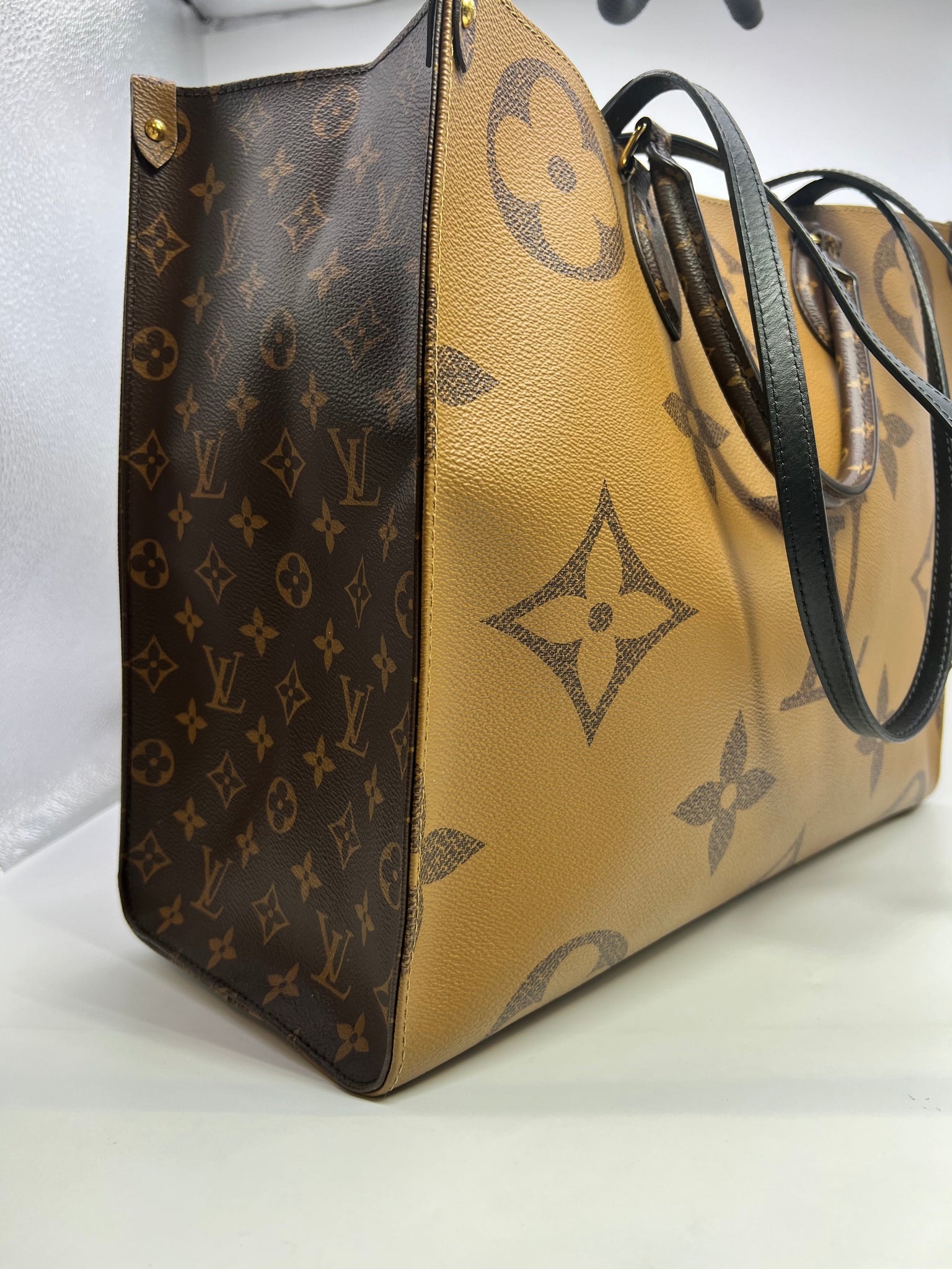 Pre-Owned LV Teddy Fleece OnTheGo Tote 210000/7