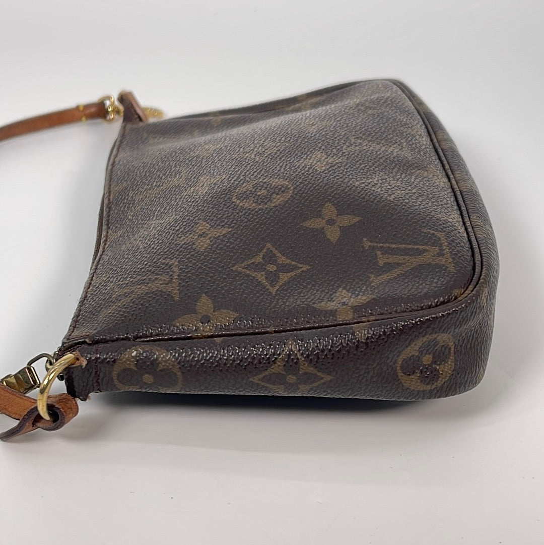 Louis Vuitton 2001 pre-owned Épi Pochette Accessoires handbag