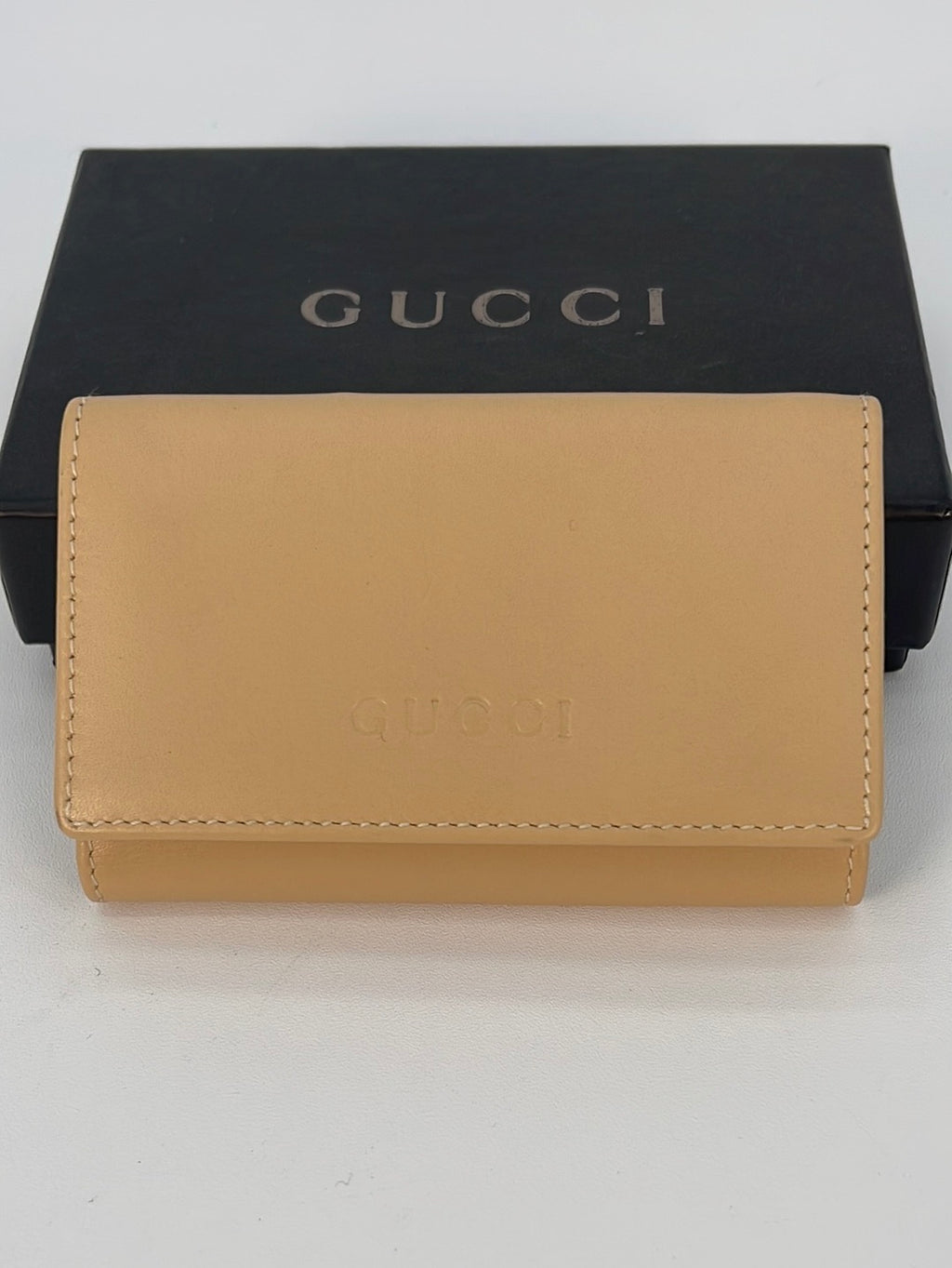 PRELOVED GUCCI Beige Leather 6 Key Holder 332129568600 032323