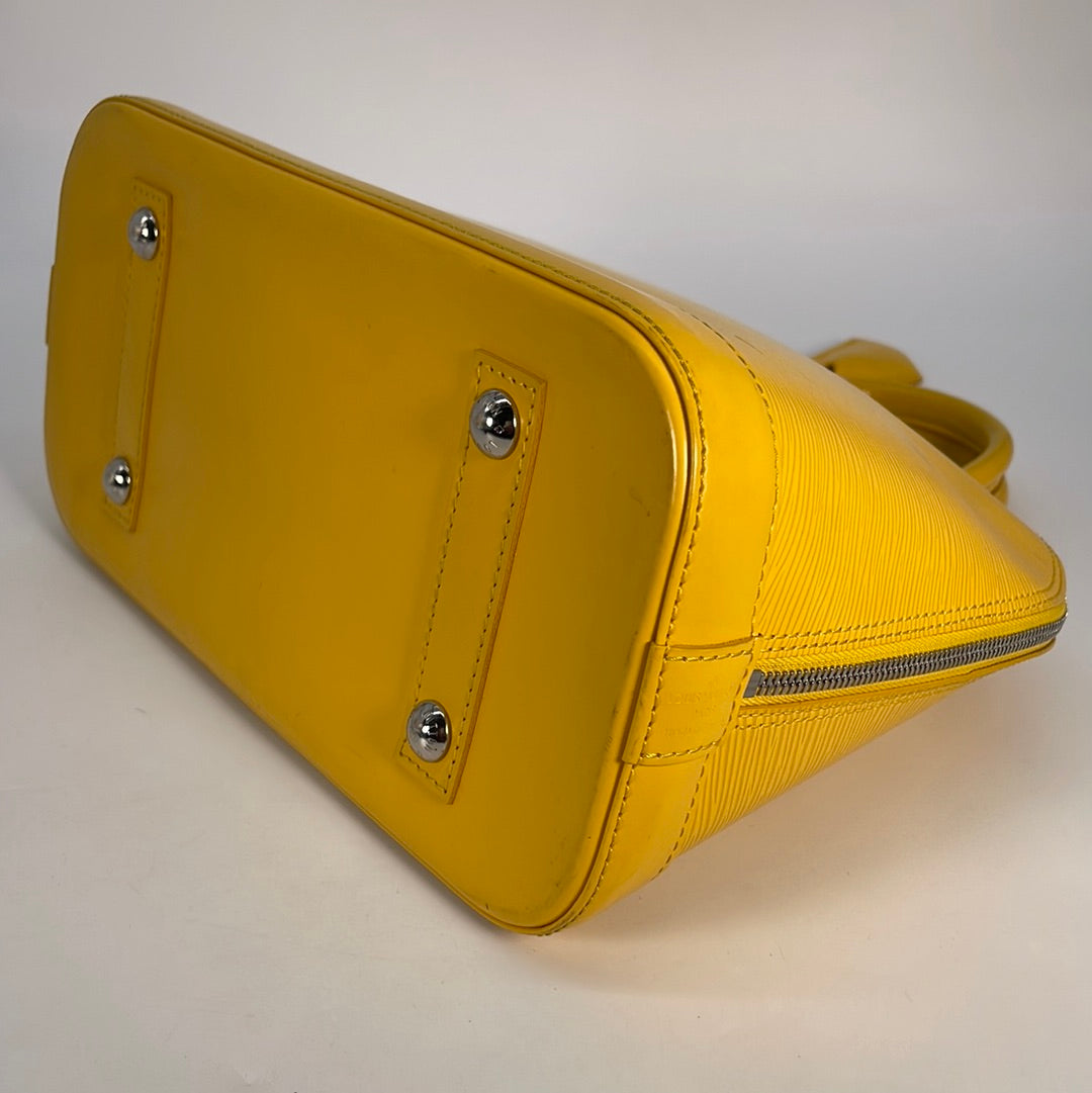 Search results for: 'louis vuitton vintage alma pm in yellow epi leather  egphb7043