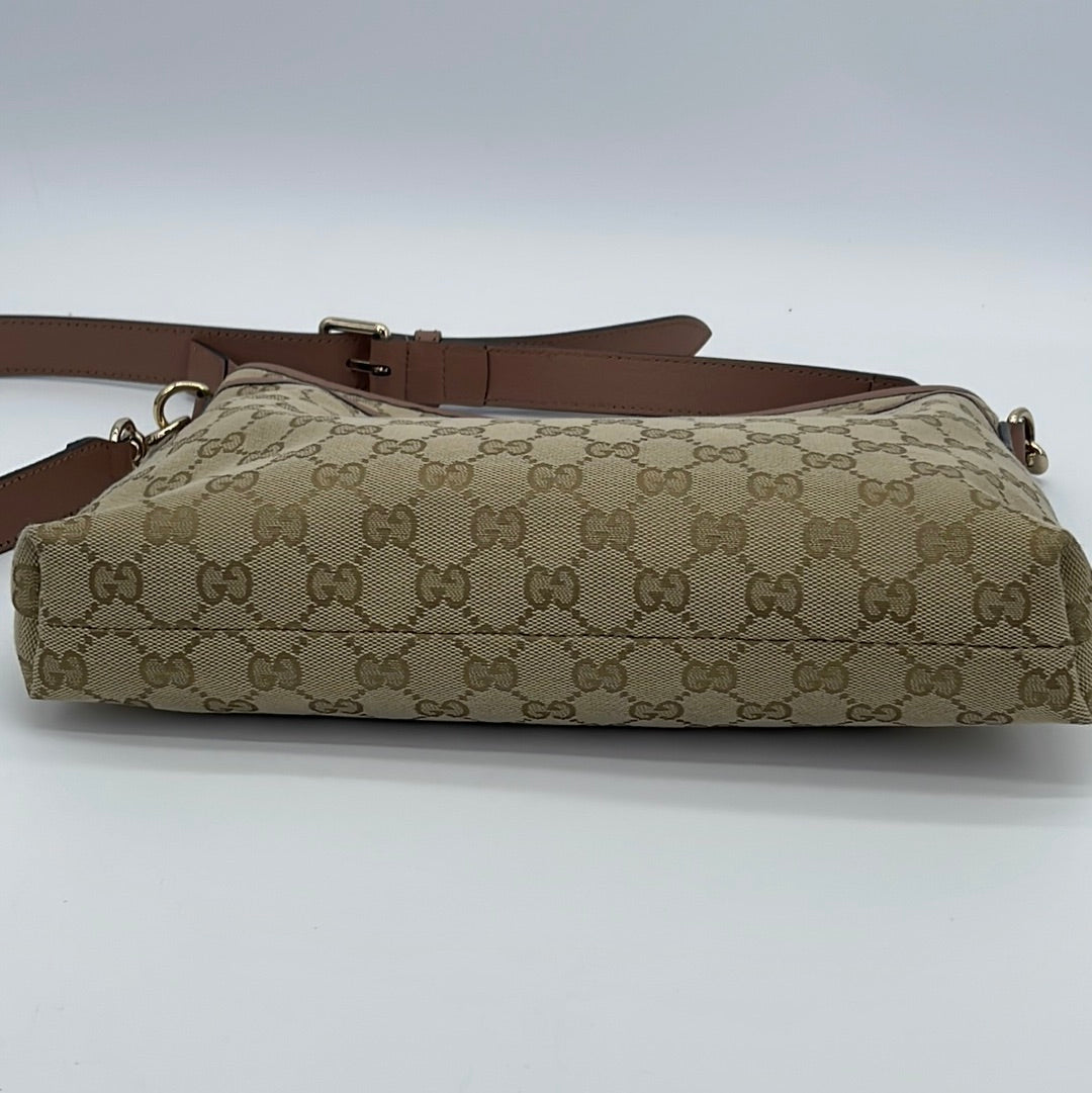 Vintage Gucci Beige GG Canvas Flat Messenger Bag 388924525040 041323 ...